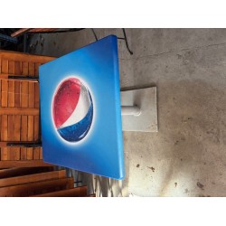 Pepsi-s asztal