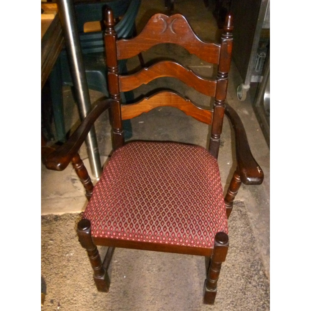Faragott fa szék