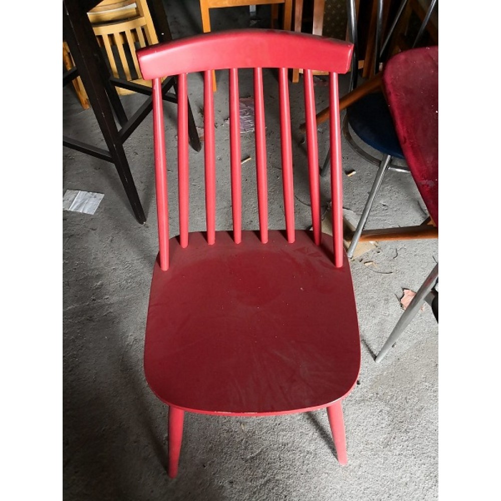 Beltéri piros szék