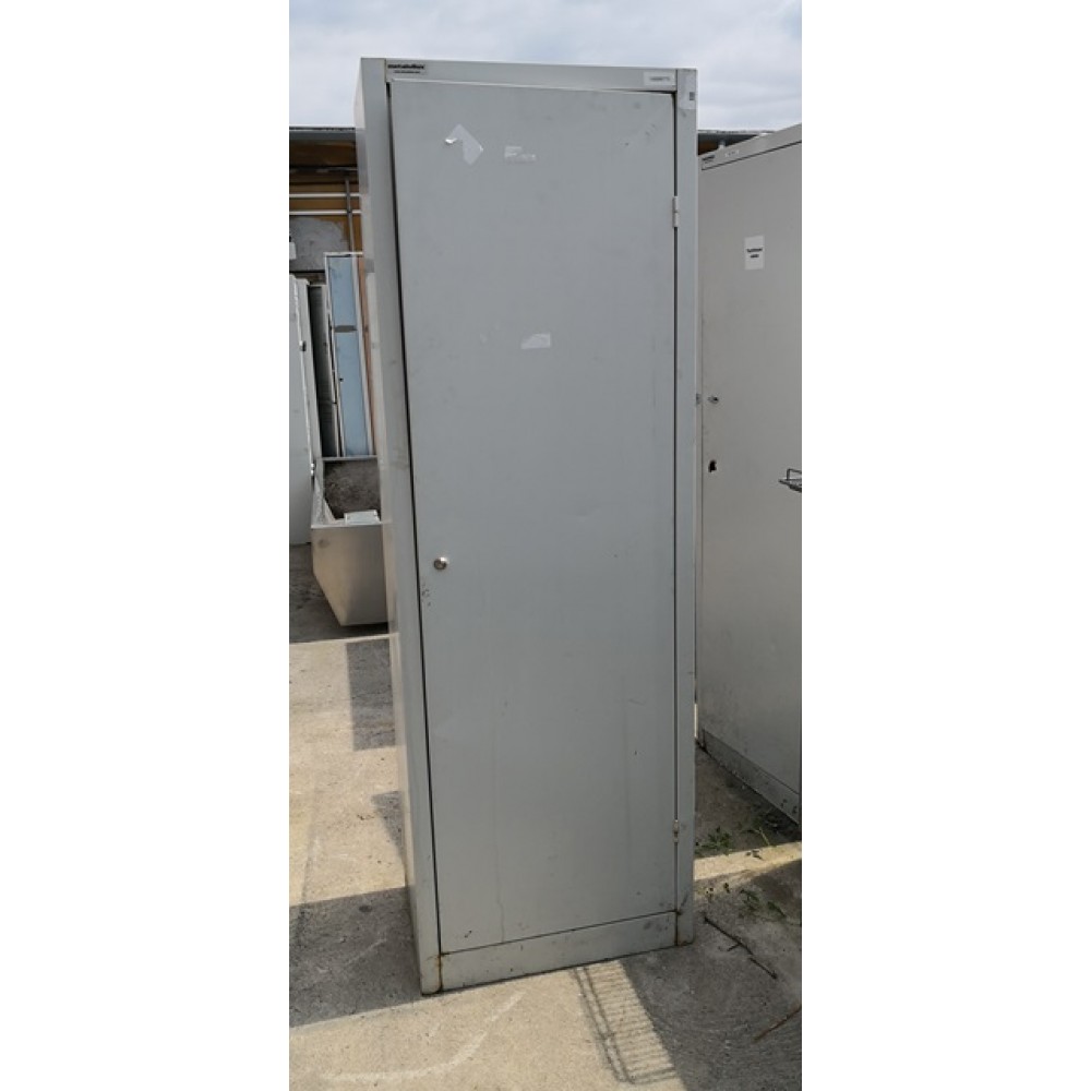 1 ajtós takarítószeres szekrény (Metalobox)