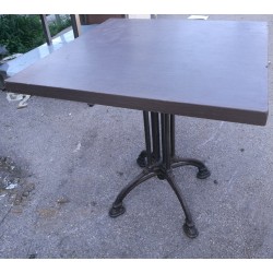 Asztal (kovácsoltvas lábbal)