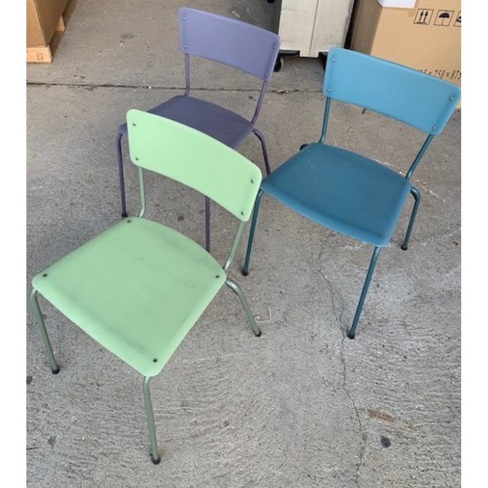 Kültéri színes székek